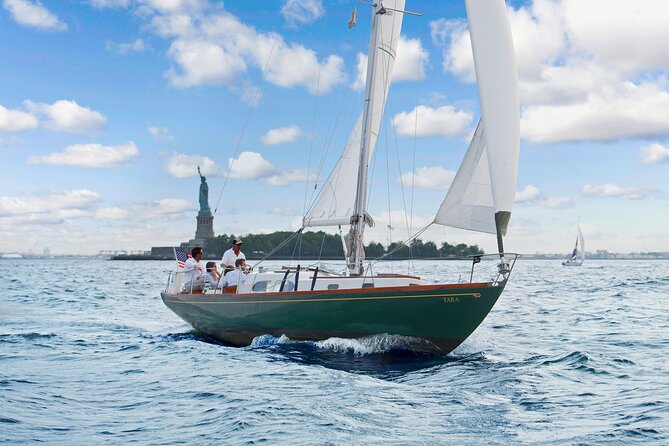 1 Hour Private Charter in New York Harbor for up to 6 people - Departure Flexibility: Morning, Lunchtime, or Afternoon