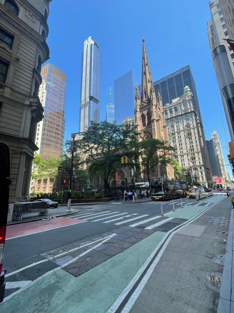 #1 Six Hour Bus Tour and Boat Ride By The Statue of Liberty - A 9:30am route that turns Manhattan into one connected story