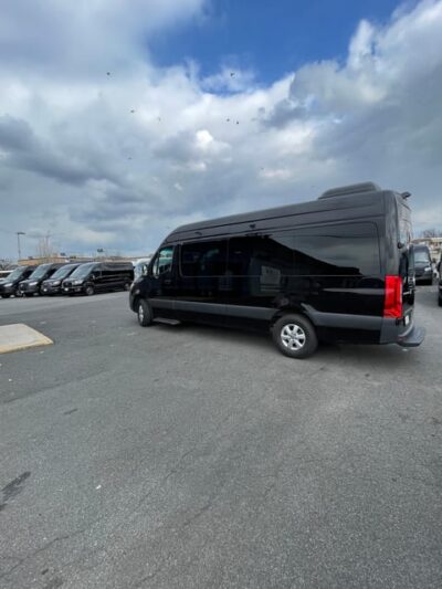 #1 Six Hour Bus Tour and Boat Ride By The Statue of Liberty - Small-bus comfort: 24 seats and a guide you can actually hear