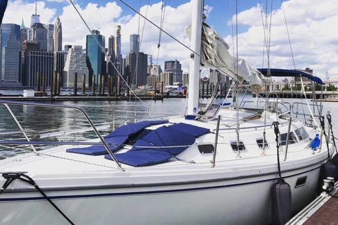 2.5-hour Guided Sailboat Tour - Getting close to the Statue of Liberty for real harbor photos