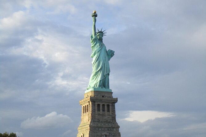 2.5-hour Guided Sailboat Tour - Ellis Island and Governors Island: more than just passing sights
