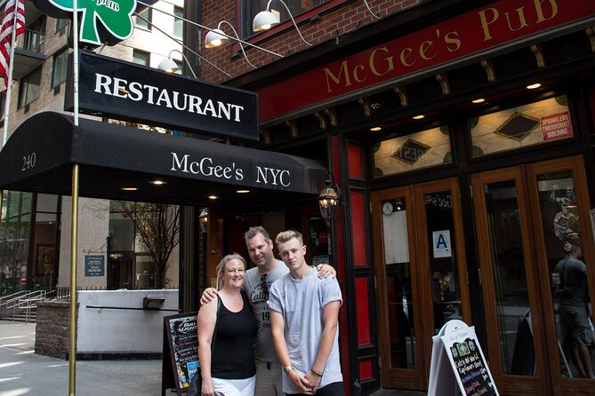 3-Hour Private NYC TV and Movie Tour - The Rhythm of the Tour: Short Stops, Step-Off Photos