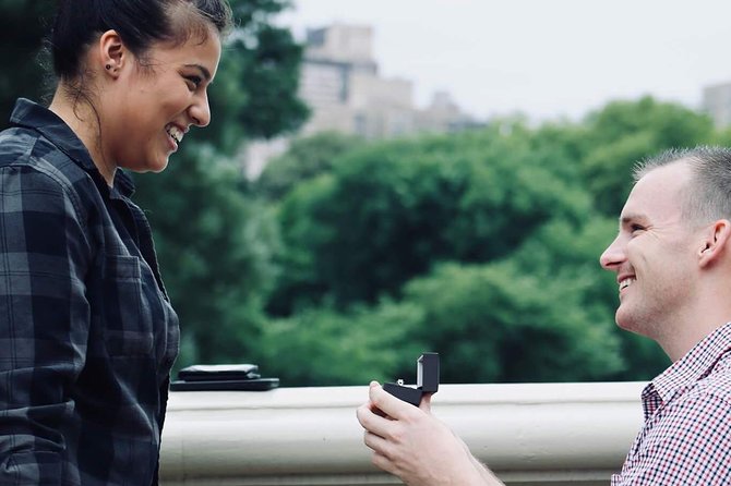 60 min surprise proposal carriage ride - The photography setup: mini photos plus a real proposal moment