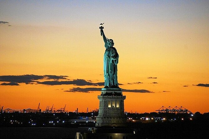 60-minute Sunset Skyline Cruise around Statue of Liberty - Getting near the Statue of Liberty and Ellis Island (without the land-line)