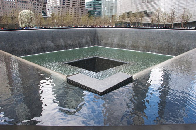 9/11 Memorial at World Trade Center and Financial District Walking Tour - The 9/11 route starts at Castle Clinton and aims to end at the Memorial Plaza