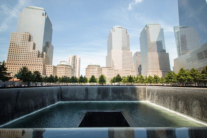 9/11 Memorial & Ground Zero Tour with Optional Museum Admission - What kind of guide experience you can expect