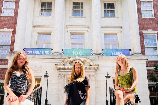 90 min NYC Private Gossip Girl Pedicab Tour - Who should book this Gossip Girl pedicab tour?