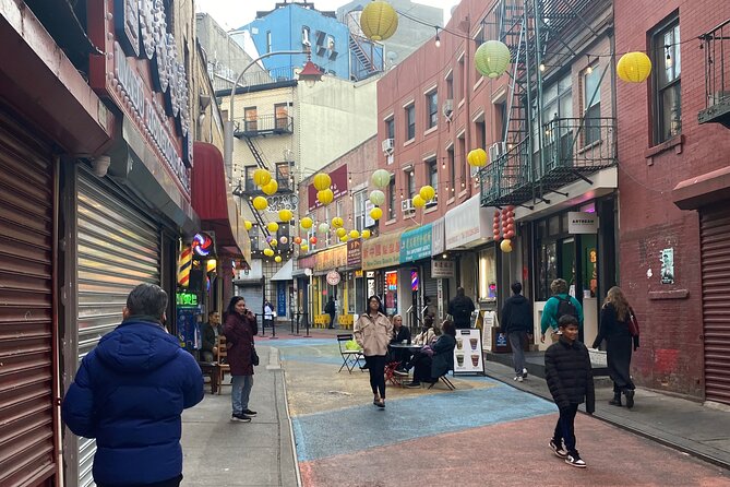 Bagels Dumplings Pizza & Tacos: A Downtown Food Crawl - Lower East Side on Foot: Architecture, Immigrants, and the Meaning of the Streets