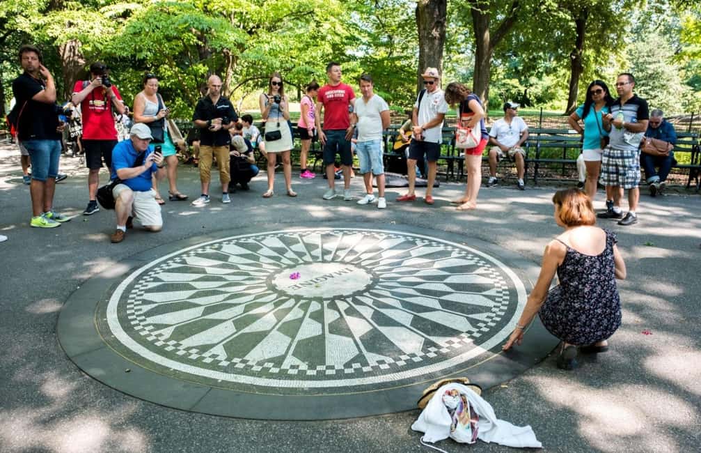 Best of Central Park: Top-Rated Pedicab Tour NYC - Tavern on the Green area: a film-famous pause point