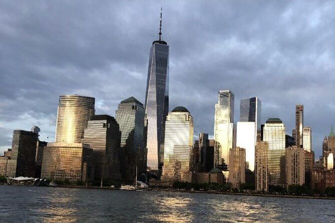 Best Private Luxury Daytime Boat Tour in New York City - 1 Hour - Why a private hour on the water beats the ferry shuffle