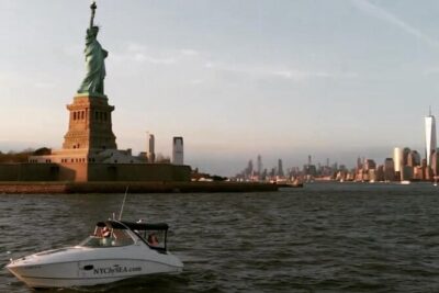 Best Private Luxury Daytime Boat Tour in New York City - 1 Hour - The boat ride: what 28 feet of luxury feels like