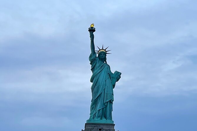 Best Private Luxury Daytime Boat Tour in New York City - 1 Hour - The captain’s role: relaxed pace, real answers, and better photos