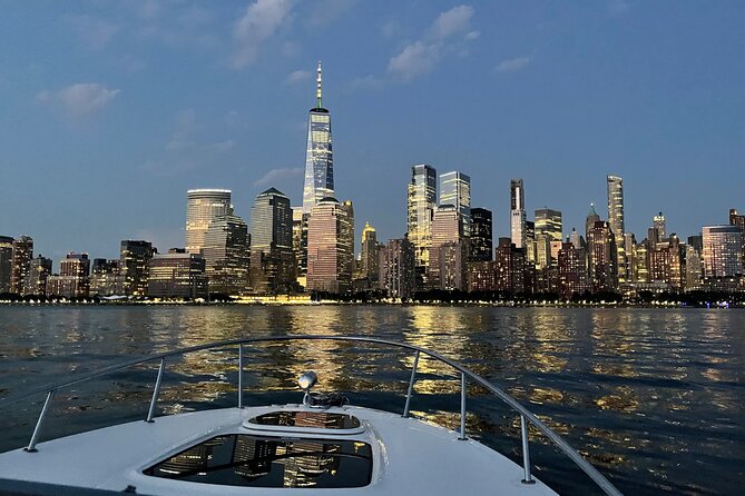 Best Private Luxury Daytime Boat Tour in New York City - 1 Hour - The one-hour schedule: who should choose a shorter cruise