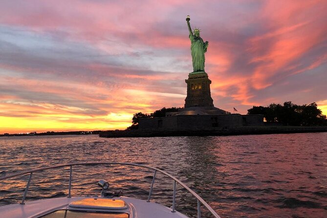 Best Private Luxury Daytime Boat Tour in New York City - 2 Hour - Zipping under the Brooklyn Bridge: fast, dramatic, and very NYC