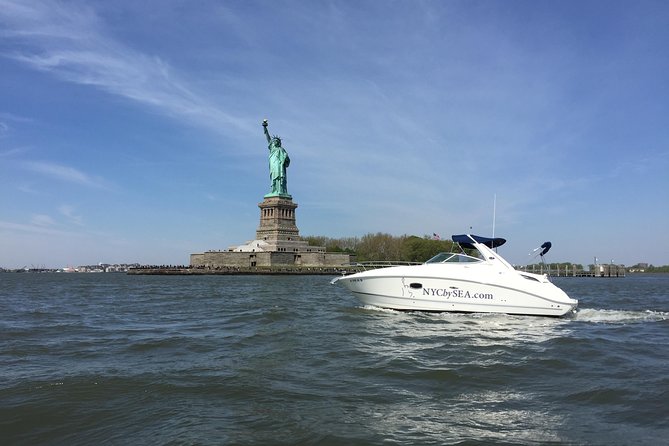 Best Private Luxury Daytime Boat Tour in New York City - 2 Hour - The Freedom Tower photo stop: the skyline hits with real scale