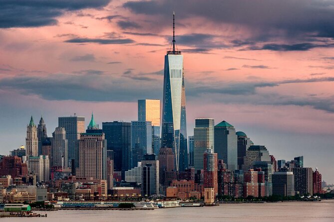 Best Private Luxury Sunset Boat Tour in New York City - 1 Hour - Key things that make this sunset charter work
