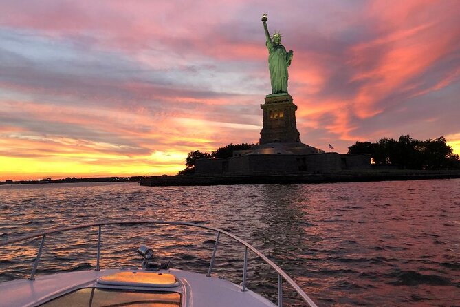 Best Private Luxury Sunset Boat Tour in New York City - 1 Hour - Entering the harbor: North Cove Marina and the vibe you want