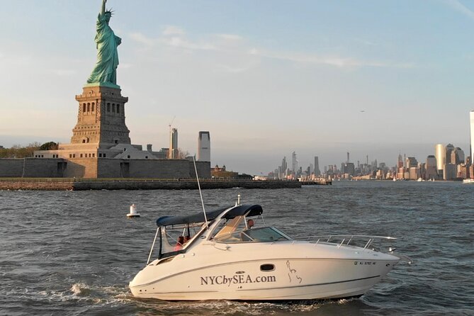 Best Private Luxury Sunset Boat Tour in New York City - 1 Hour - Statue of Liberty close-up: why sunset makes it feel different