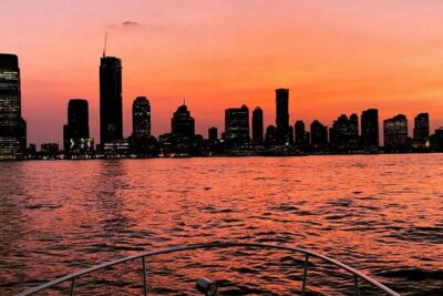 Best Private Luxury Sunset Boat Tour in New York City - 1 Hour - Brooklyn Bridge at sunset: Freedom Tower views and a real waterfront pause