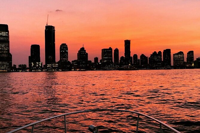 Best Private Luxury Sunset Boat Tour in New York City - 1 Hour - Brooklyn Bridge at sunset: Freedom Tower views and a real waterfront pause