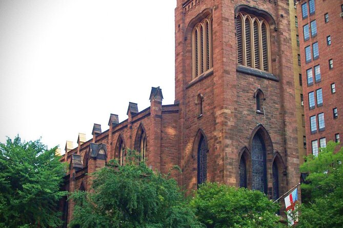 Boho Greenwich Village: A Self-Guided Audio Tour - Macdougal Alley and Gertrude Vanderbilt Whitney’s defiant detour