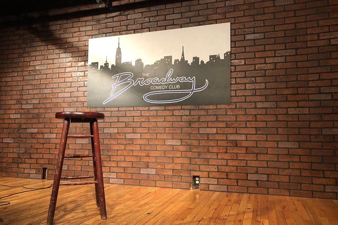 Broadway Comedy Club - Entering and settling in: how the night flows