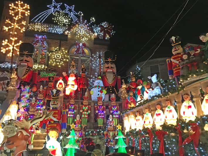 Brooklyn: 1.5-Hour Dyker Heights Christmas Walking Tour - The 15-minute walk into Dyker Heights: orientation time