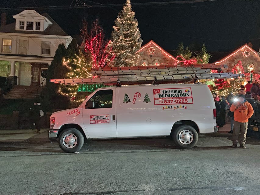 Brooklyn: 1.5-Hour Dyker Heights Christmas Walking Tour - Crowds and how the guide experience changes everything