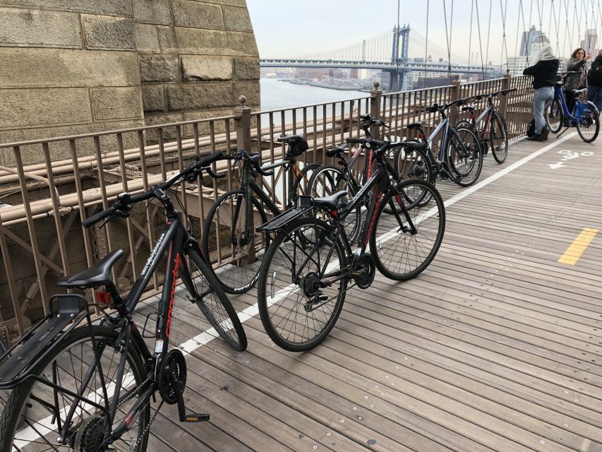 Brooklyn: 2-Hour Manhattan & Brooklyn Bridges Bike Tour - Starting in Dumbo: why the meeting spot sets the mood