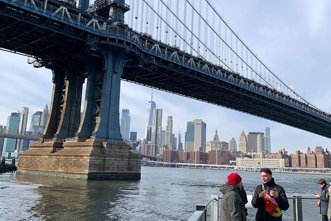 Brooklyn Art Walk, Drink Crawl, & City Views - Meet Ariel Coello in DUMBO: Small Group, Big Attention