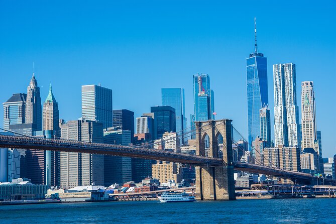 Brooklyn Bridge and DUMBO District Guided Walking Tour - City Hall Park: The Smart, Peaceful Opening Point