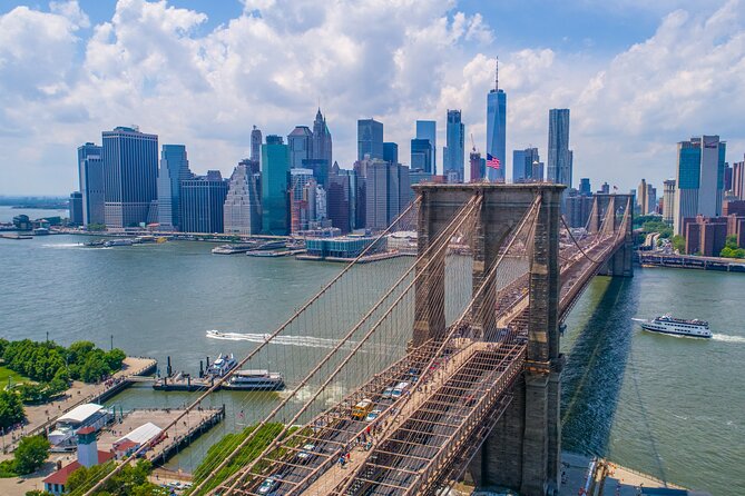 Brooklyn Bridge, DUMBO, and Skyline Guided Walking Tour - The Manhattan Bridge view stop: how to frame the skyline shot