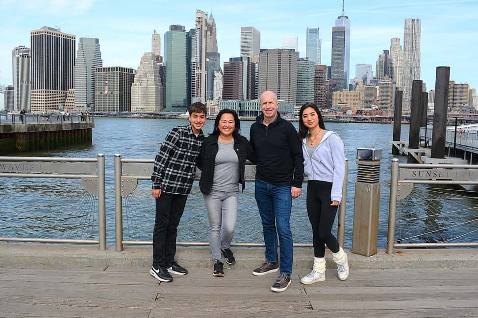 Brooklyn Bridge & Neighborhoods – 2-Hour Photo Shoot Tour - DUMBO and its quick photo moments
