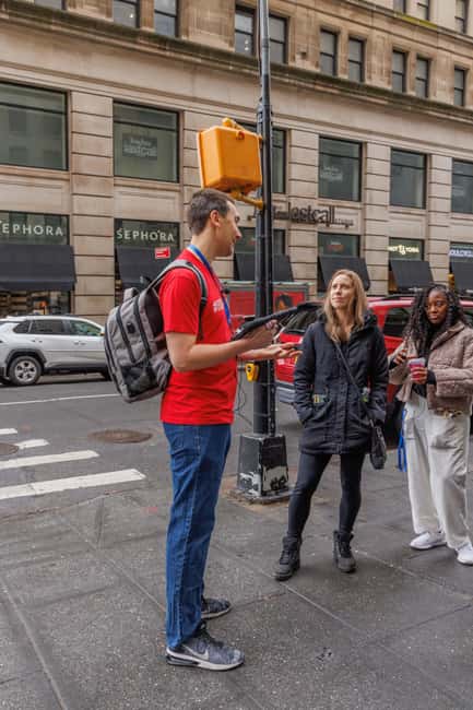 Brooklyn: Discover Hidden NYC Subway Secrets - Private - Ear pieces and included subway fare: small details that add real value