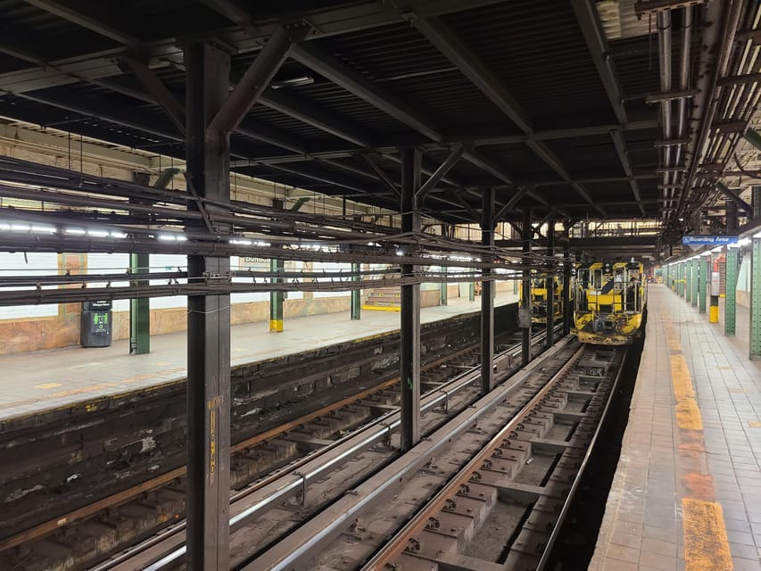 Brooklyn: Discover Hidden NYC Subway Secrets - Private - Abandoned platforms: what you see vs. what you can access