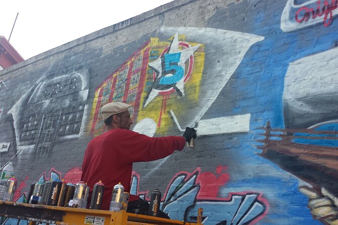 Brooklyn Street Art Tour - Stop at Graff Tours: the guide sets the tone in the first minutes