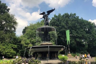 Central Park and Upper East Side Walking Tour - Pulitzer Fountain to the Plaza Hotel edge: a 10-minute history warm-up