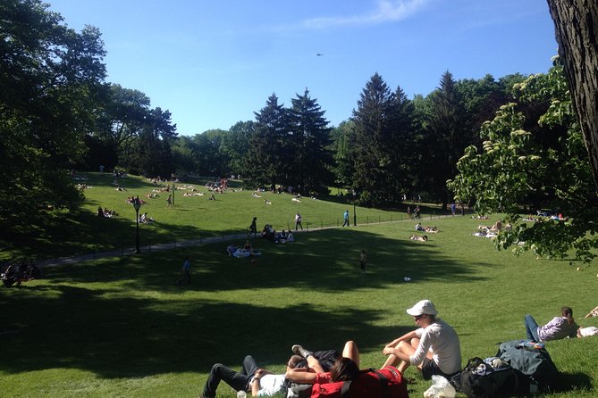 Central Park and Upper East Side Walking Tour - New York Society Library: small stop, big story about being a reader