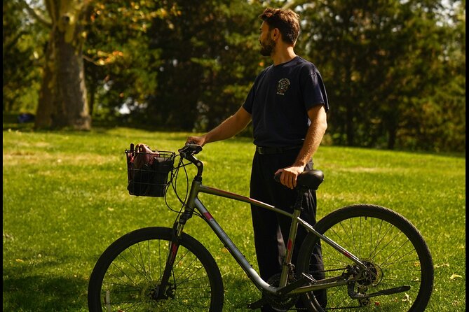 Central Park Bike Rentals - Central Park bike rental: 117 W 58th St setup that gets you moving