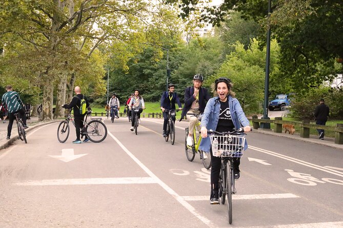 Central Park Bike Tour in French or English - The ride setup: hybrid bike comfort and a smart pace