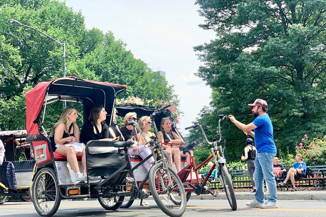 Central Park Pedicab Tour with Natural History Museum Access - A meaningful photo break: Balto and the sled-dog lesson