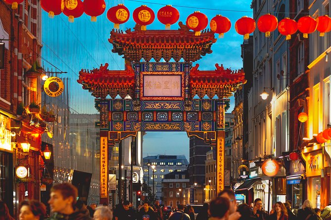 Chinatown and Little Italy Tour in New York City with Local Expert - SoHo Interlude: Street Art, Celebrity-Watching, and the Cast-Iron District