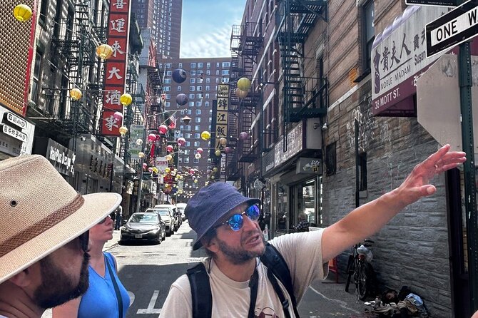 Chinatown & Little Italy Food Tour (4 Delicious Food Stops!) - Stop 1 in Chinatown: where the bun-and-dumpling plan starts