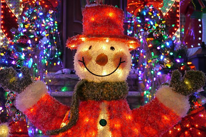 Christmas Holiday Lights NYC Sightseeing Tours with Special Gifts - Meet at West 42nd Street and Plan for Real Midtown Timing