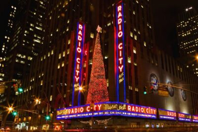 Christmas Holiday Lights NYC Sightseeing Tours with Special Gifts - Empire State Building After Dark: Your Big Midtown Anchor