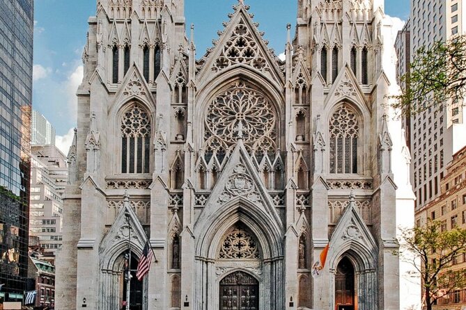 Christmas in New York: Private Holiday History Tour - Start at Herald Square Park: Santa lore and Fifth Avenue eye-candy