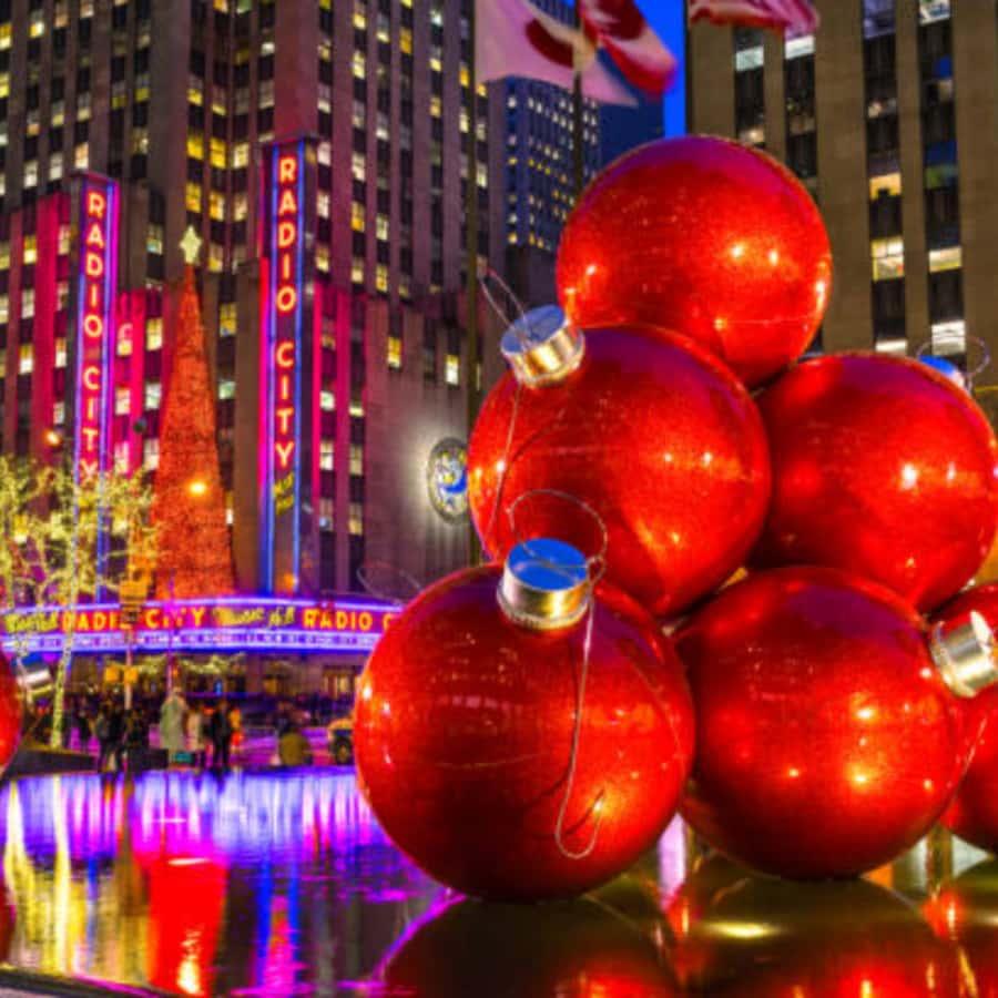 Christmas in New York: Skip-the-Line Holiday Lights Tour - A 1-hour Midtown loop that saves your holiday time