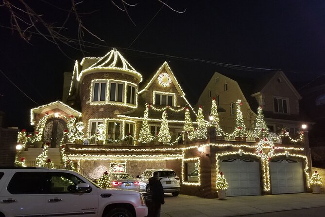 Christmas Lights Tour of Dyker Heights Brooklyn - Dyker Heights for 60 minutes: how to make the most of your walking time