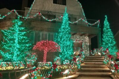 Christmas Lights Tour of Dyker Heights Brooklyn - Getting to and from 200 W 53rd St without losing your night
