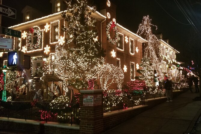 Christmas Lights Tour of Dyker Heights Brooklyn - DUMBO and the Manhattan Bridge view: a quick photo window that matters